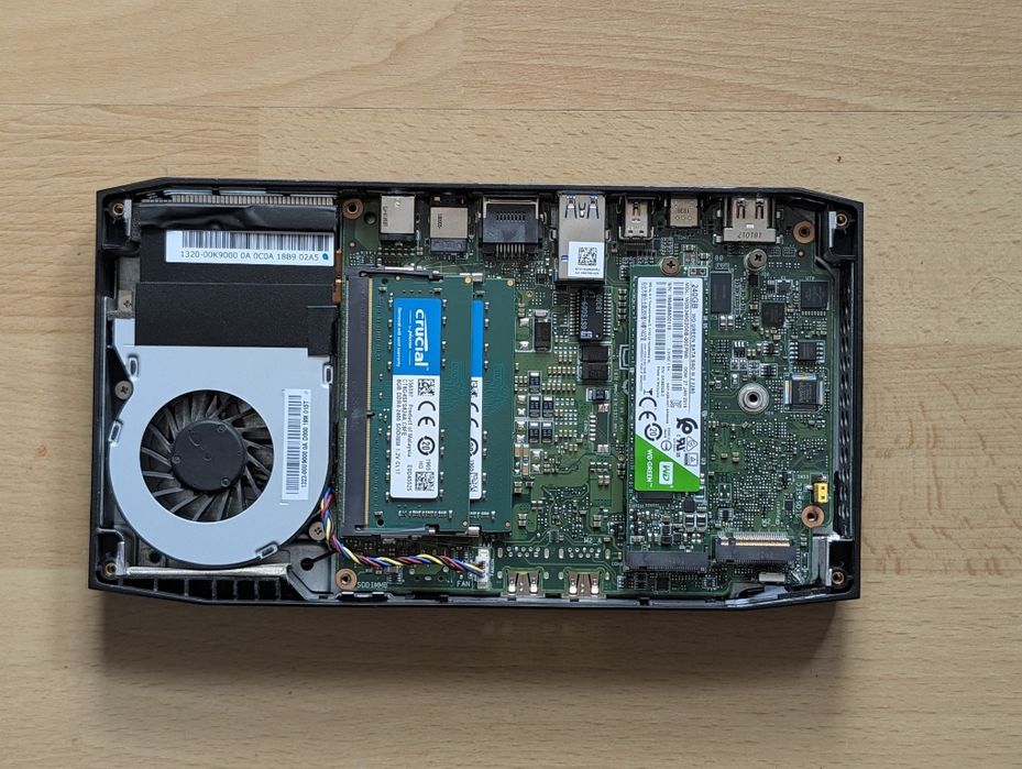 Intel NUC i7-6770HQ 16GB RAM, 240GB NVMe