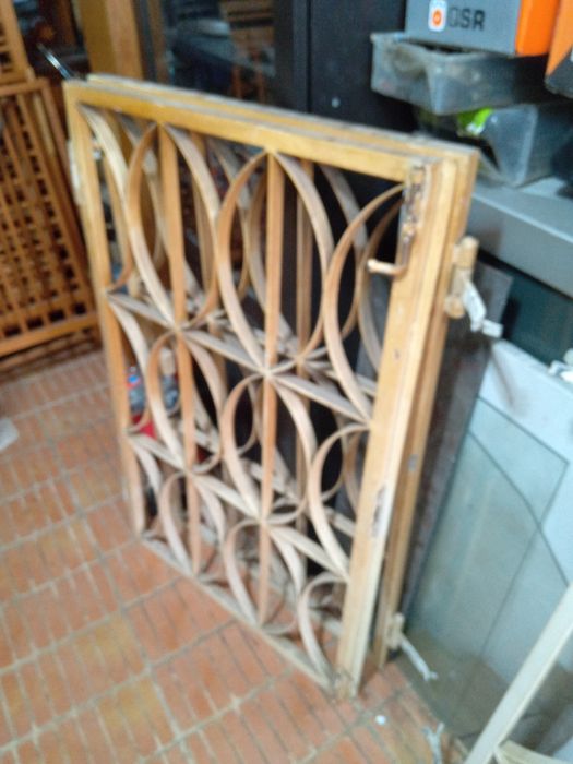 Grandes de janelas com fechadura