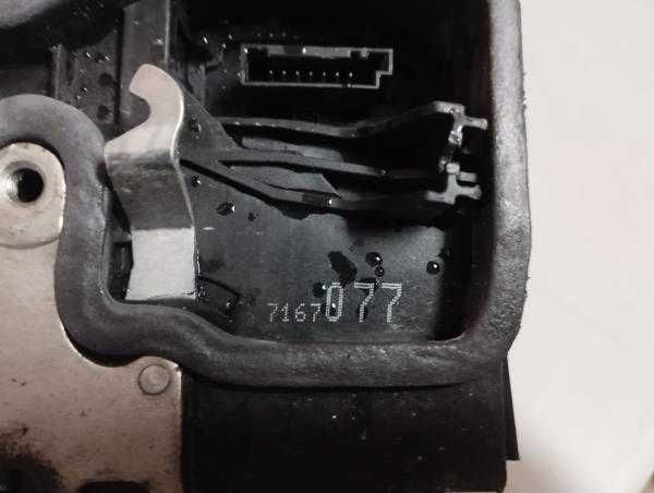 Fecho da Porta Frente Esq BMW 1 (E87) | 03 - 13 l 137173