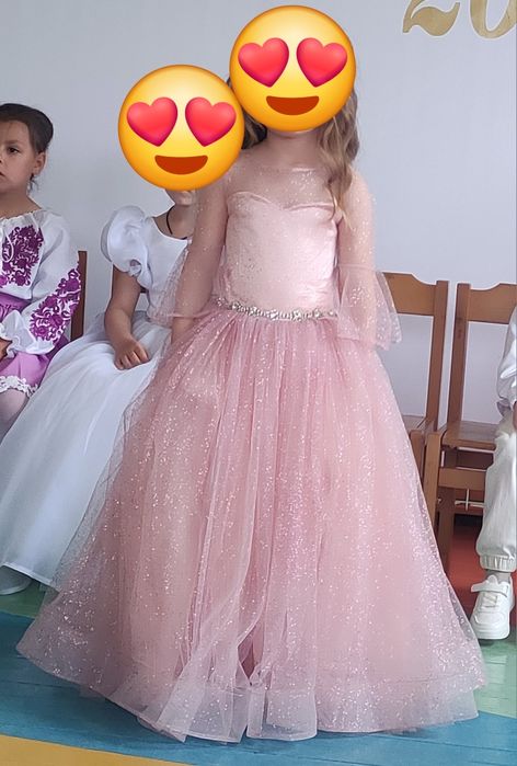 Плаття рожеве на випускний в садок