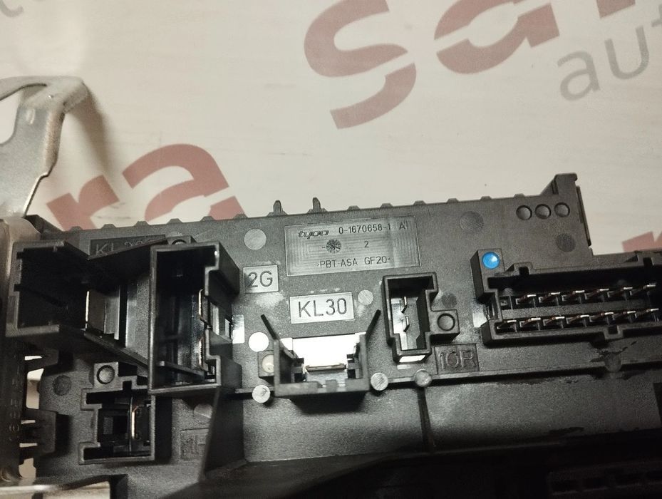 CAIXA DE FUSIVEIS MERCEDES CLASE E / C W204 W212 REF- 0-1670658-1