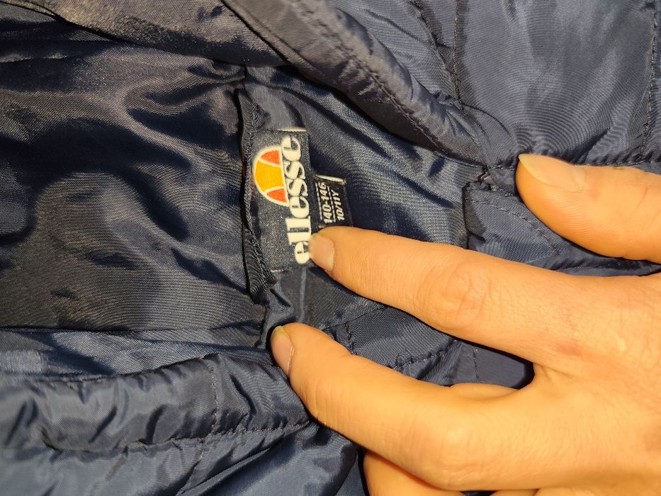 Куртка фірми ellesse