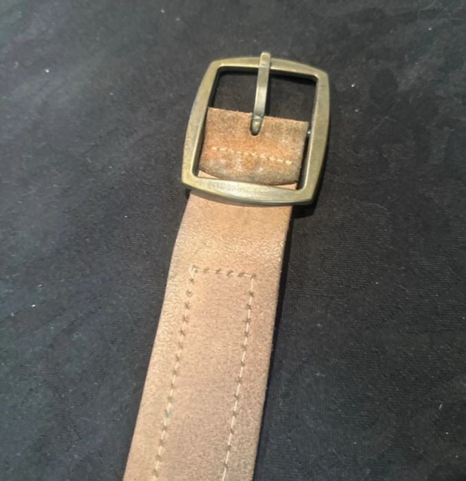 Cinto castanho com argolas largas