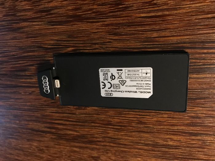 Ładowarka bezprzewodowa iPhone Audi wireless charging clip