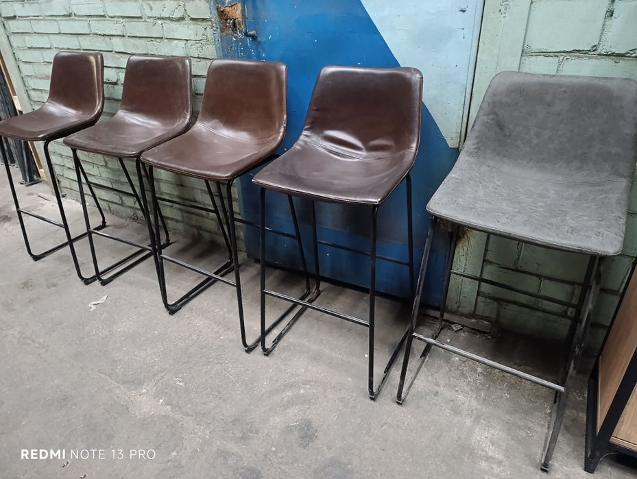 Барні стільці та столи