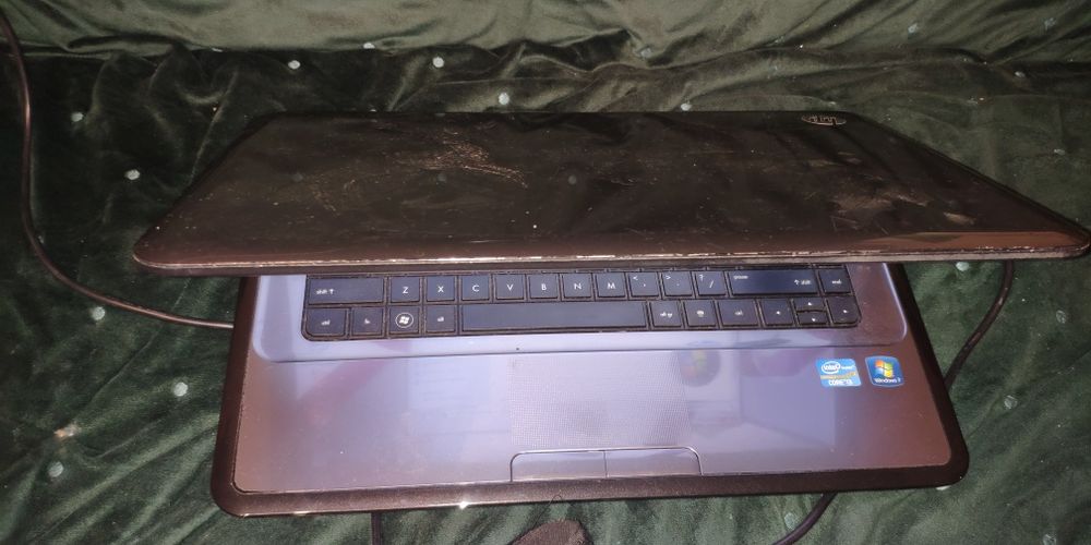 Dwa laptopy HP dv6 i Fujitsu Lifebook S751