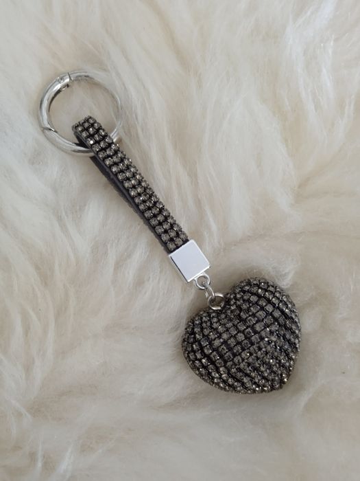 Brelok do kluczy zawieszka dekoracyjna do torebki serce cyrkonie czarn