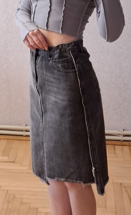 Сіра джинсова спідниця міді, розмір S/М