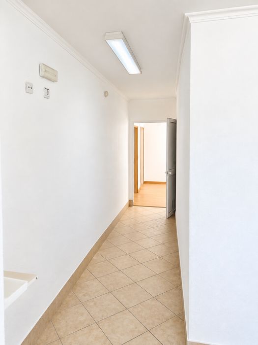 Espaço Comercial para Arrendamento – Torre da Marinha |m