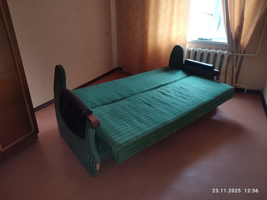 Продам диван на дачу
