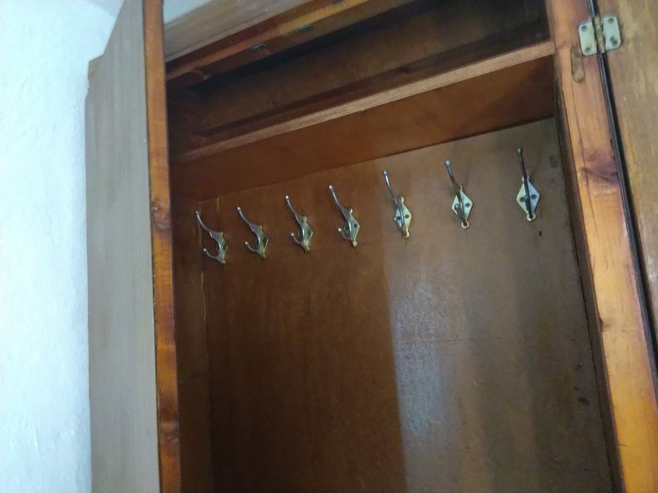 Стільці з бука велика кількість,Полка, розмір 70на50на22см в гараж,на дачу.