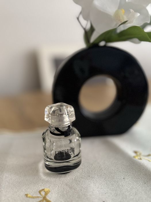 Flakon po perfumach GIVENCHY