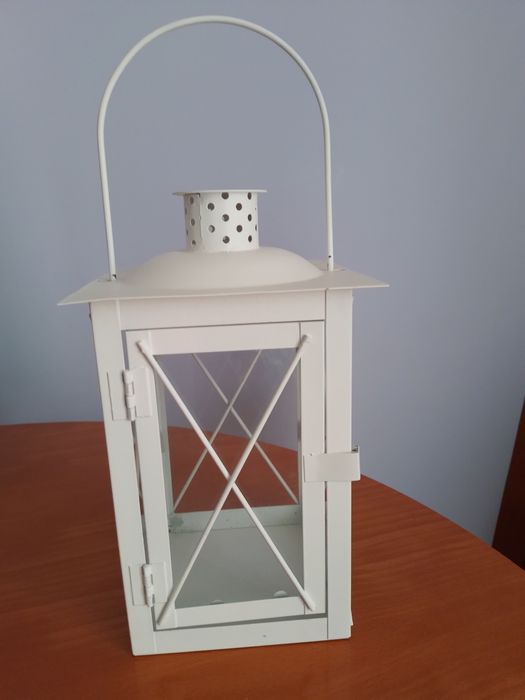Biała latarnia metalowa