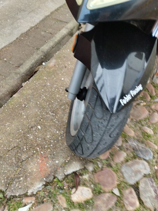 Vendo moto genéric cor 125 cc