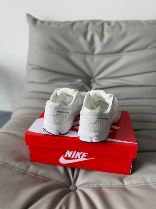 36-45 Nike Zoom Vomero 5 White