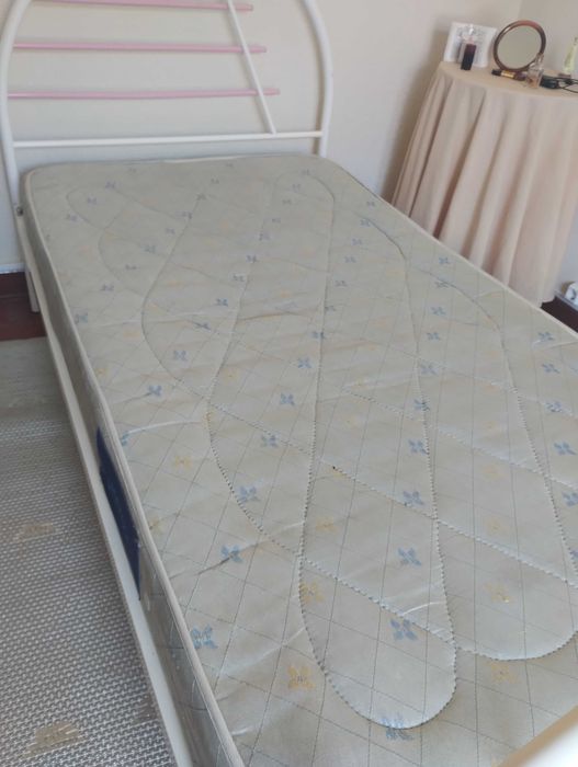 Cama de solteiro com colchão Medidas: colchão 1.83 x 098 cama1.90x1.03