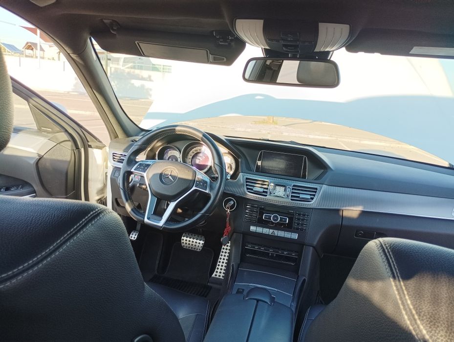 Mercedes E 250 Sw AMG 204 CV  Caixa Automática  de 7 velocidades  e 7 Lugares e Tecto panorâmico e de abrir