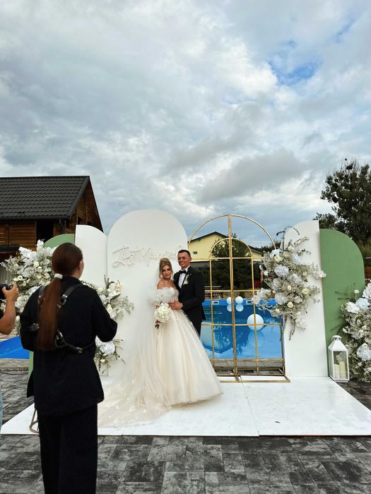 Є СВІТЛО!Оренда будинку подобово з великим залом!Басейн з підігрівом