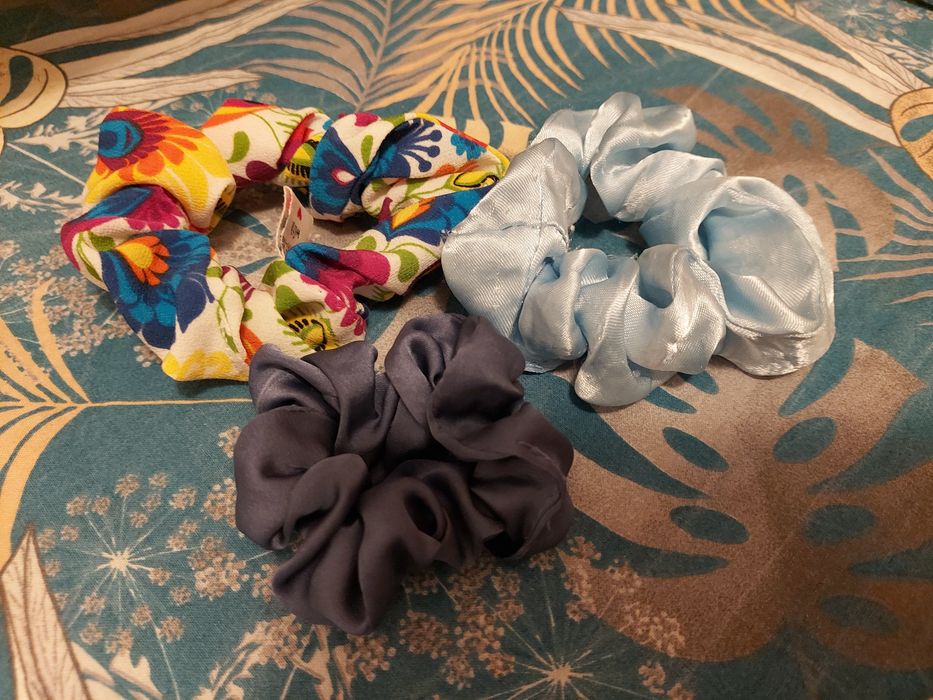 frotki trzy sztuki kolorowe gumki do włosów