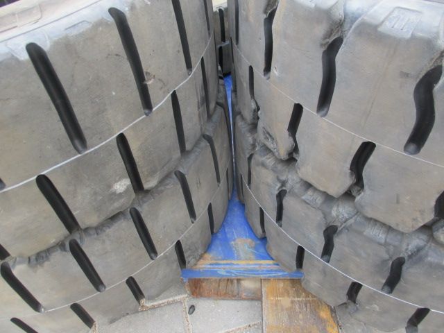 Pneus Empilhador 250R15 300R15 28x9R15Maciço
