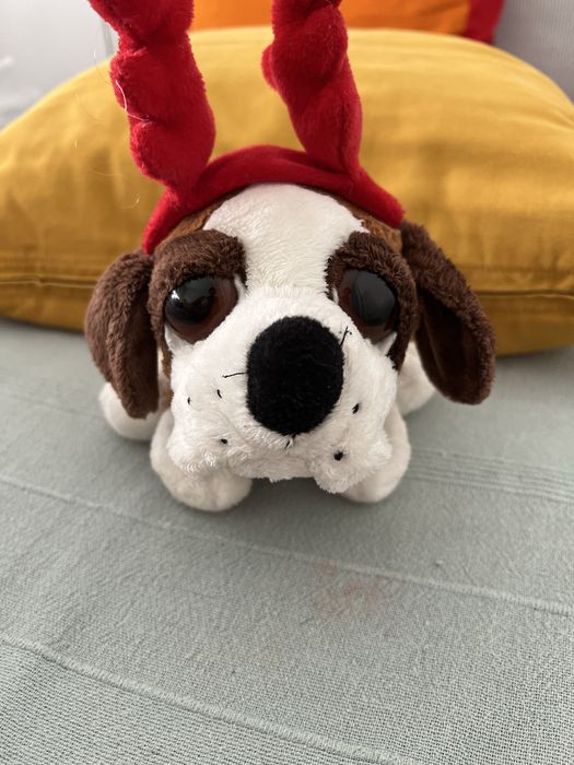 Peluche de cão natalício