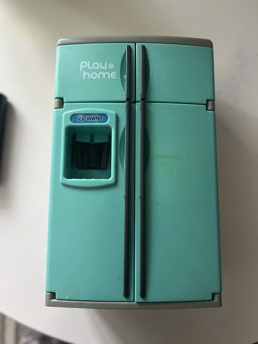 Іграшковий холодильник з іжею