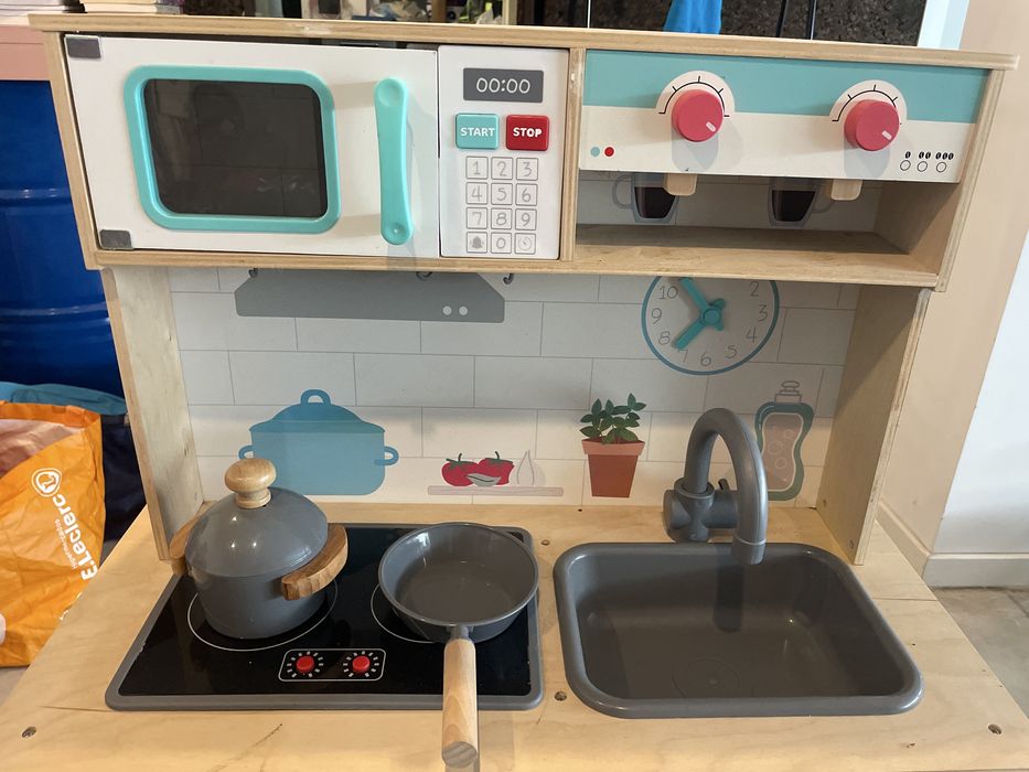 Cozinha de madeira de brincar