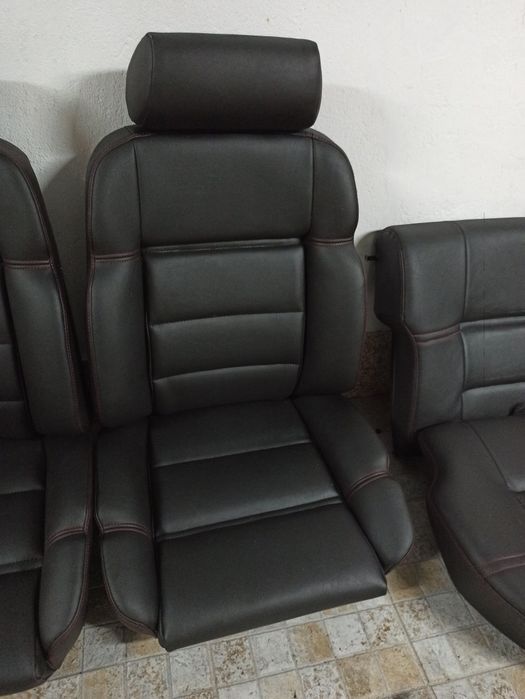 Bancos Peugeot 205 GTI em Pele Preta (Frente e Trás)