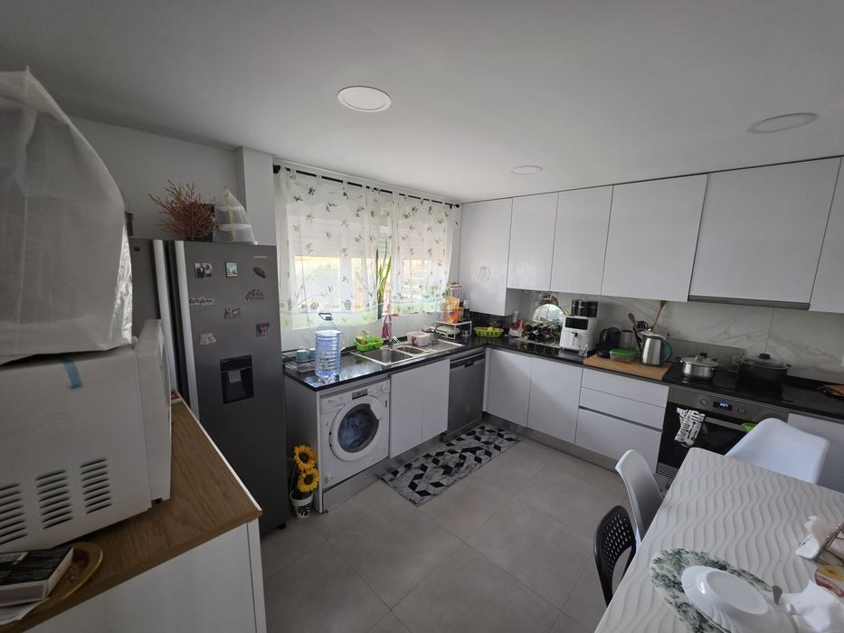 Arrenda-se casa toda t3, 2 casas de banho
