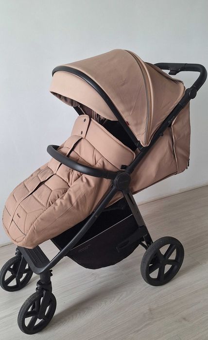 Прогулянкова коляска Carrello Bravo Plus
