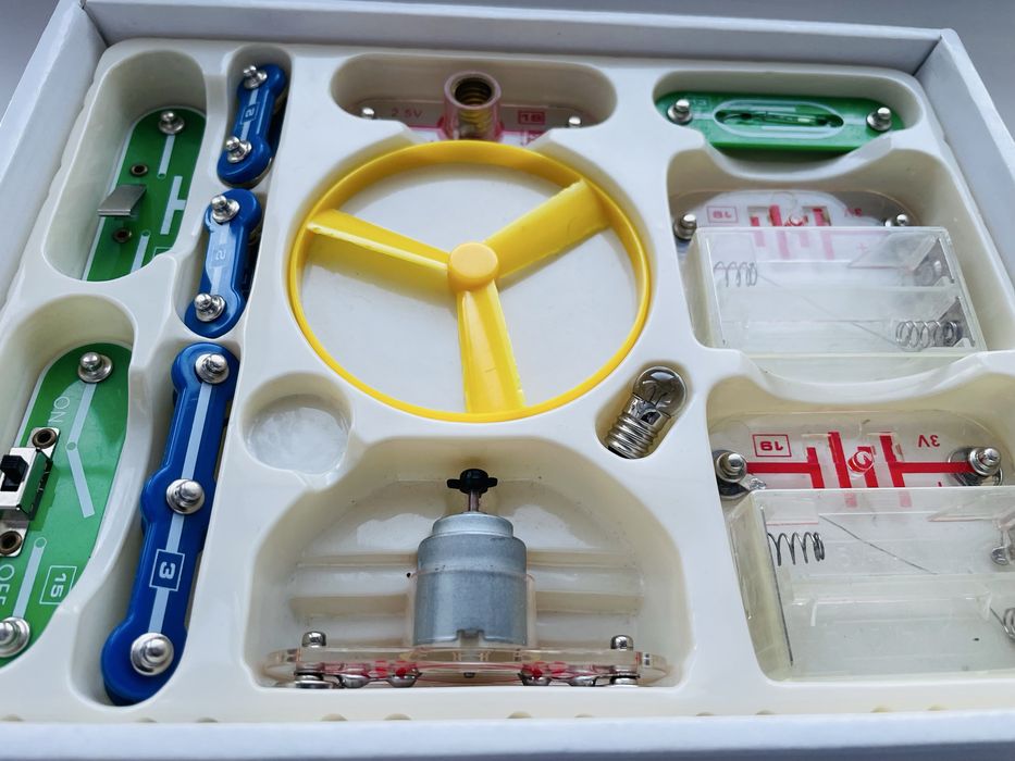 Конструктор Знавець перші кроки в електрониці 15 схем