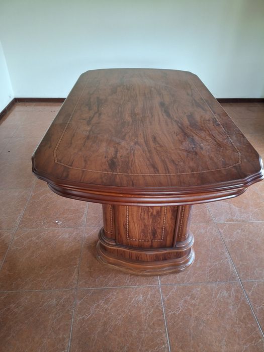 Mesa de sala e cadeiras