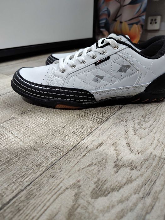 Nowe buty sportowe męskie