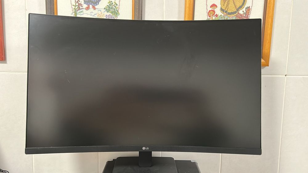 Monitor LCD LG curvo 32 19v