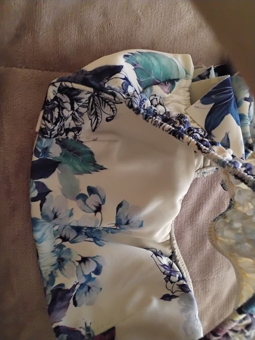 Biquini floral em rosa, azul e roxo