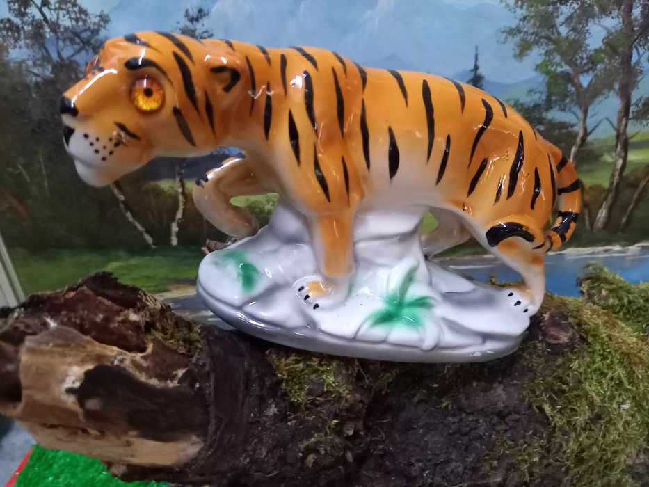 Figurka porcelanowa LAMPKA