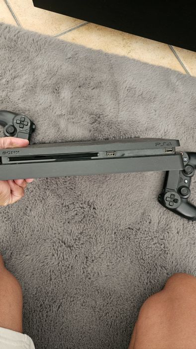 Playstation 4 slim
