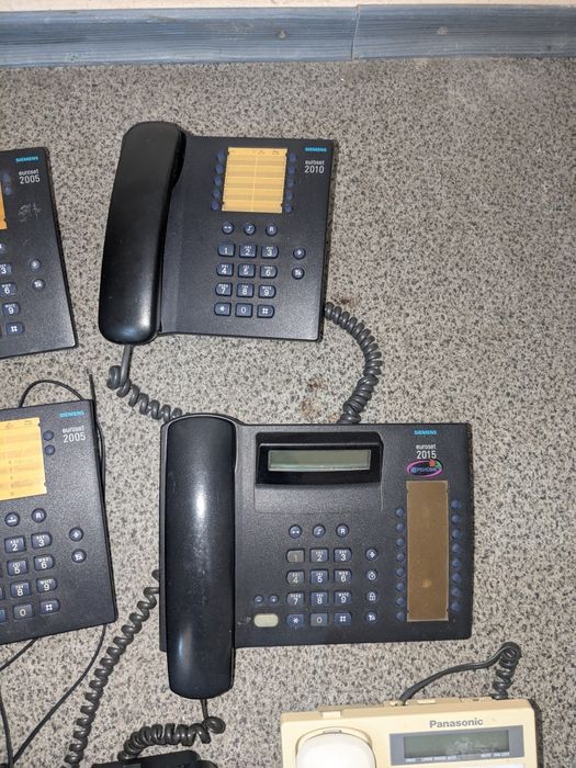 Стаціонарні телефони Siemens і Panasonic