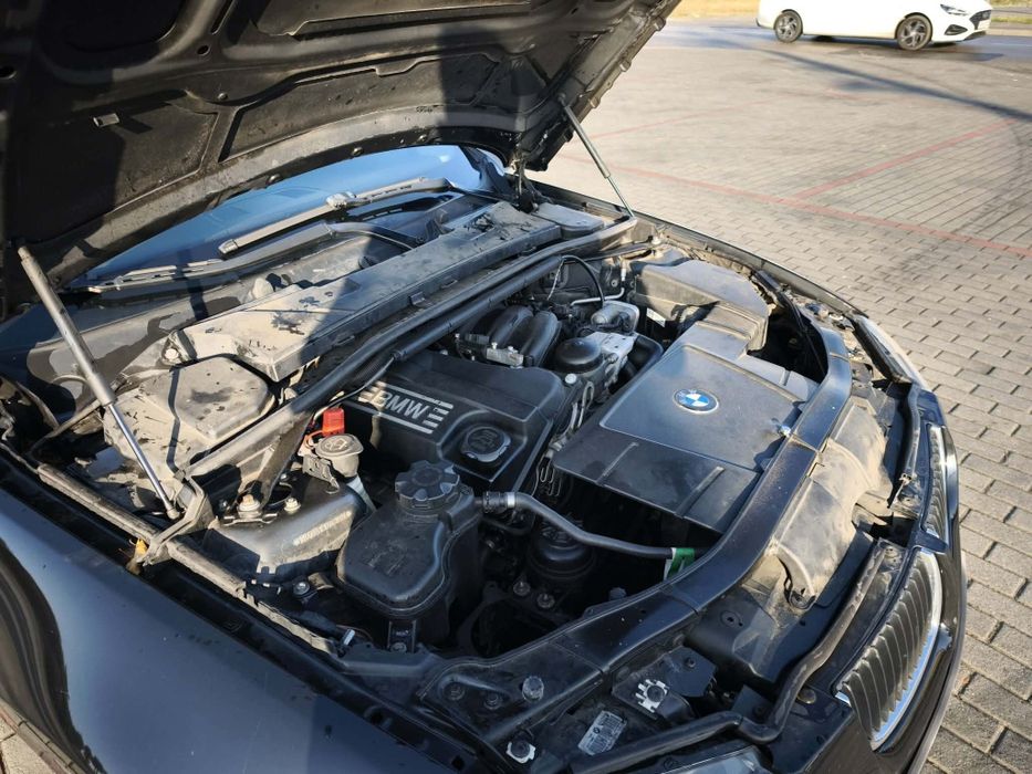 BMW E90 318i 129 KM 2007 rok sedan