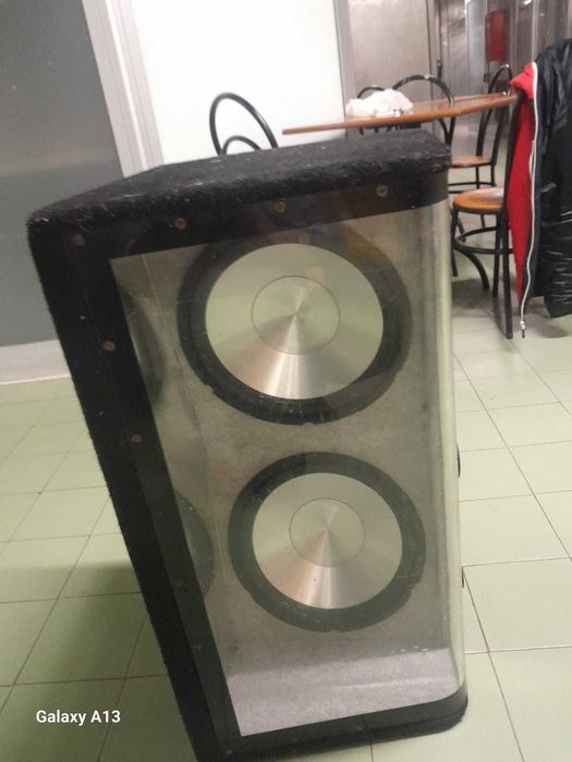 Subwoofer carro.