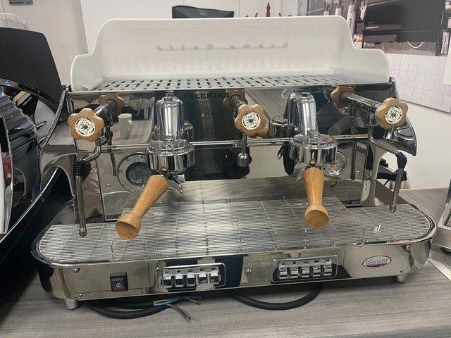 Кавомашина професійна Elektra barlume