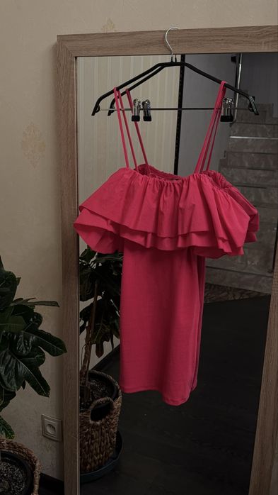 Розовое платье Zara. Размер S