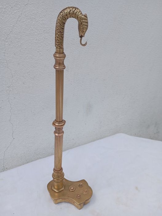 Balança em latão antiga com 39 cm altura com pesos