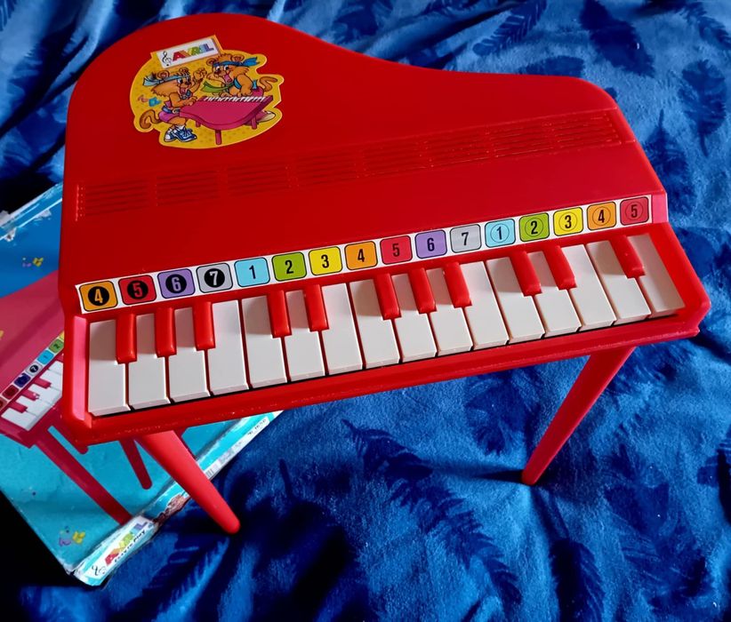 Piano caixa brinquedo como novo antigo teclado