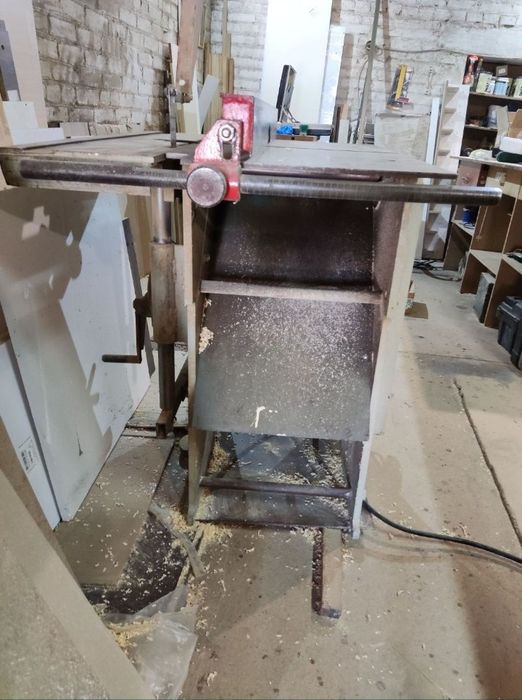 Деревообрабатывающий станок
Виробник
Makit