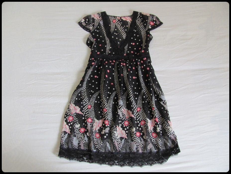 Lekka zwiewna sukienka z koronką 38 M