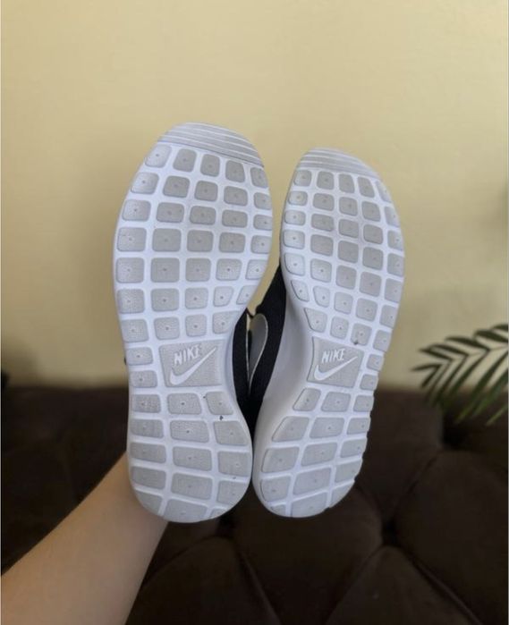 Кросівки Nike..