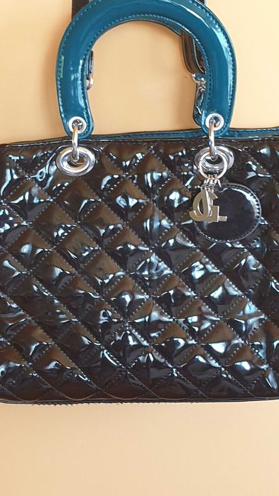 Torebka lakierowana, pikowana