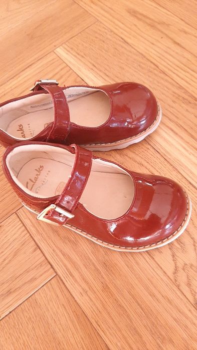 Sprzedam lakierki marki Clarks, stan bdb, rozm. 22