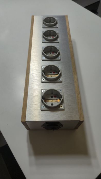Listwa sieciowa Solid Core audio Purist x5